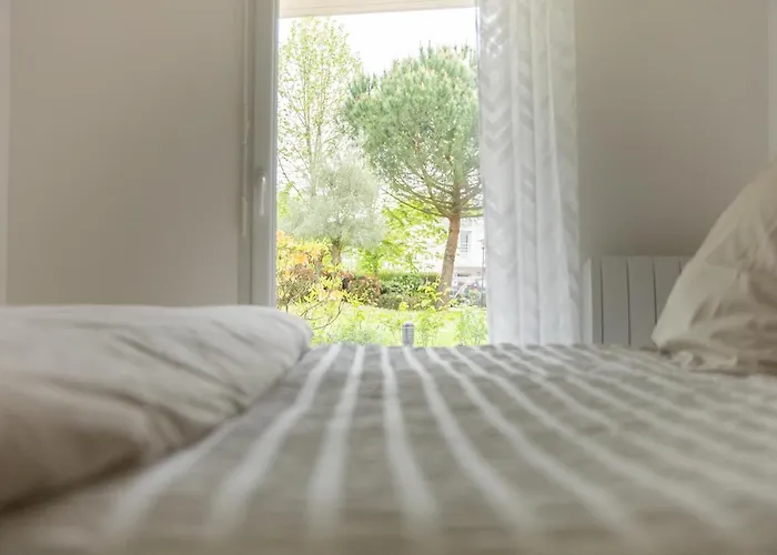 Appartement De Florigny Avec Parking Souterrain Et Terrasse